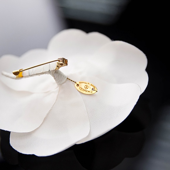Chanel Classic Camellia (White) main image 4